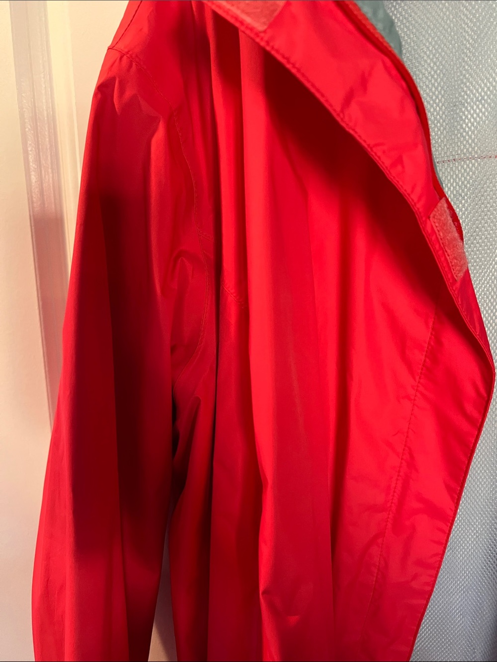 Columbia Red Hooded Rain Jacket - Picture 4 of 7